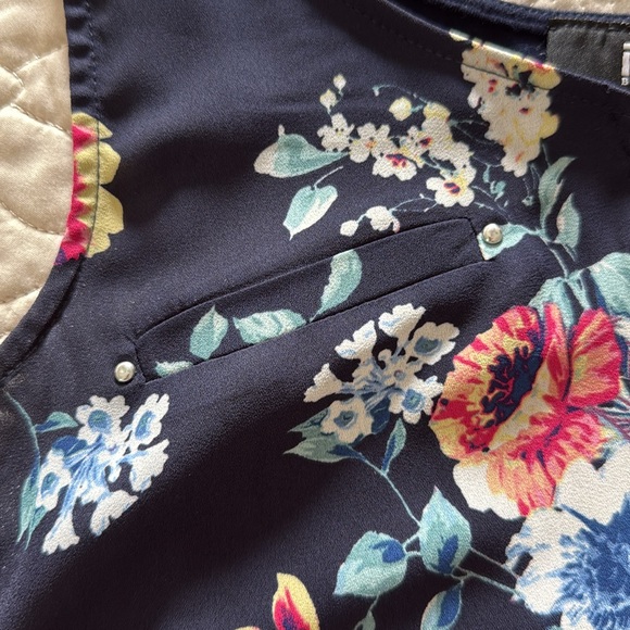 IZ Byer Sleeveless Floral Blouse - Picture 9 of 9